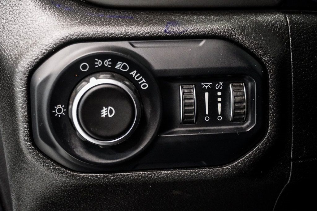 2018 Jeep Wrangler Unlimited Sahara photo 29