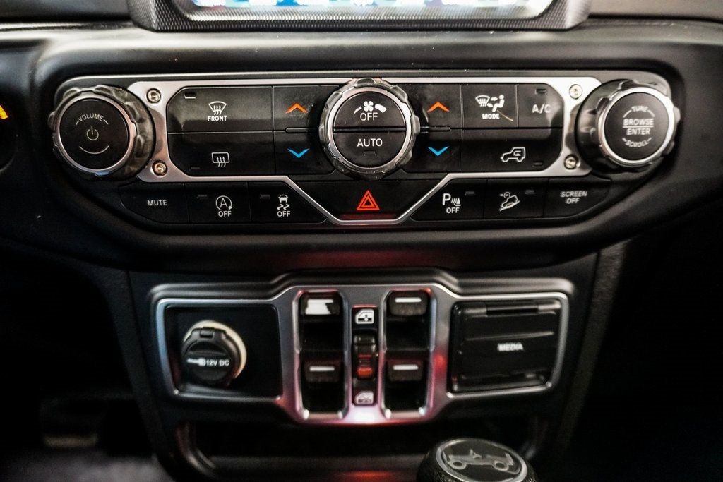 2018 Jeep Wrangler Unlimited Sahara photo 32