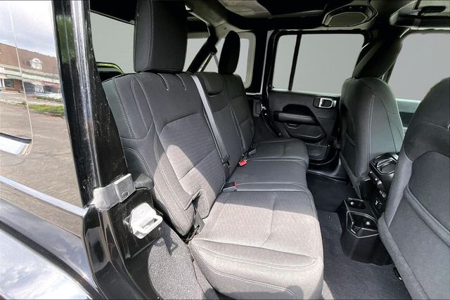 2018 Jeep Wrangler Unlimited Sahara 4x4 - 23054187 - 13