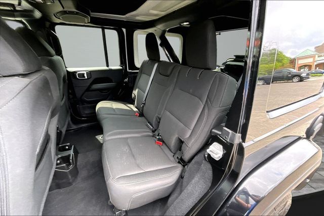 2018 Jeep Wrangler Unlimited Sahara 4x4 - 23054187 - 16