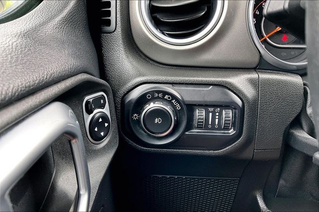 2018 Jeep Wrangler Unlimited Sahara 4x4 - 23054187 - 27