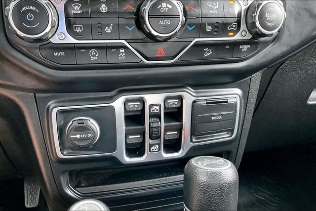 2018 Jeep Wrangler Unlimited Sahara 4x4 - 23054187 - 29