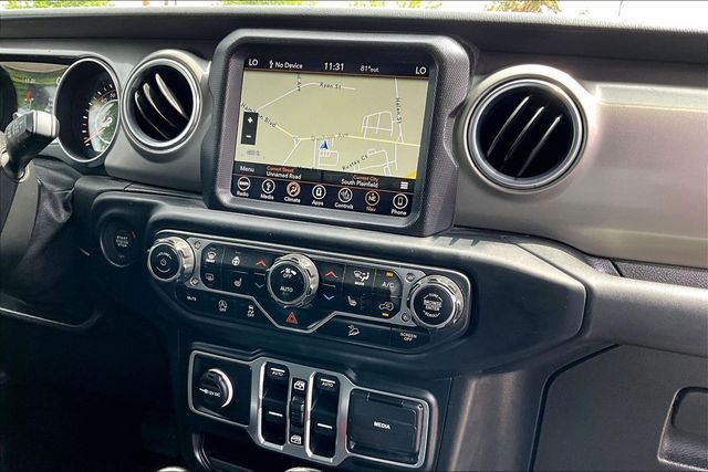 2018 Jeep Wrangler Unlimited Sahara 4x4 - 23054187 - 32