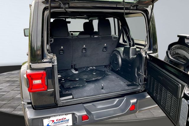 2018 Jeep Wrangler Unlimited Sahara 4x4 - 23054187 - 36