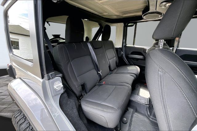2018 Jeep Wrangler Unlimited Sahara 4x4 - 23070203 - 14