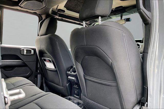 2018 Jeep Wrangler Unlimited Sahara 4x4 - 23070203 - 15