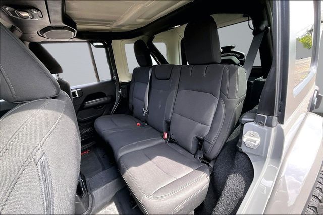 2018 Jeep Wrangler Unlimited Sahara 4x4 - 23070203 - 17