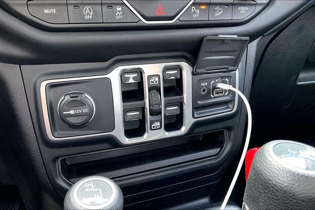 2018 Jeep Wrangler Unlimited Sahara 4x4 - 23070203 - 25
