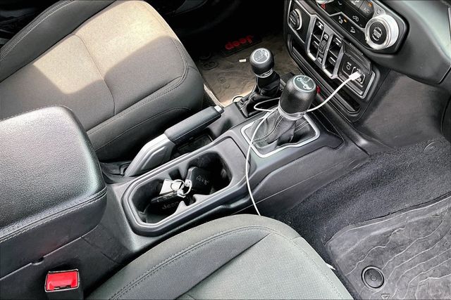 2018 Jeep Wrangler Unlimited Sahara 4x4 - 23070203 - 28