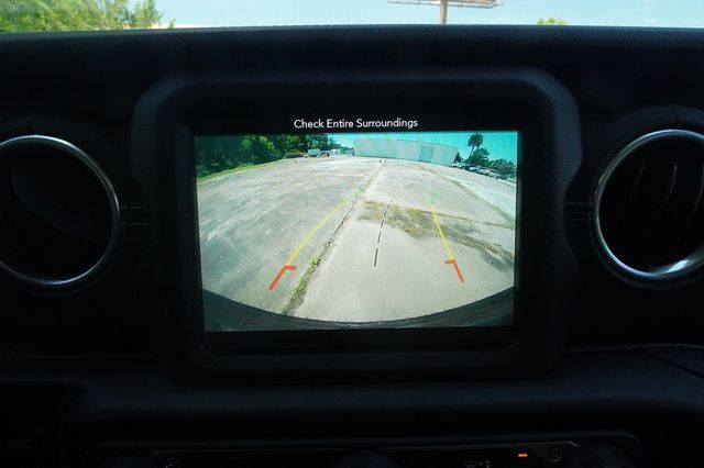 2018 Jeep Wrangler Unlimited Sahara 4x4 - 23033508 - 11
