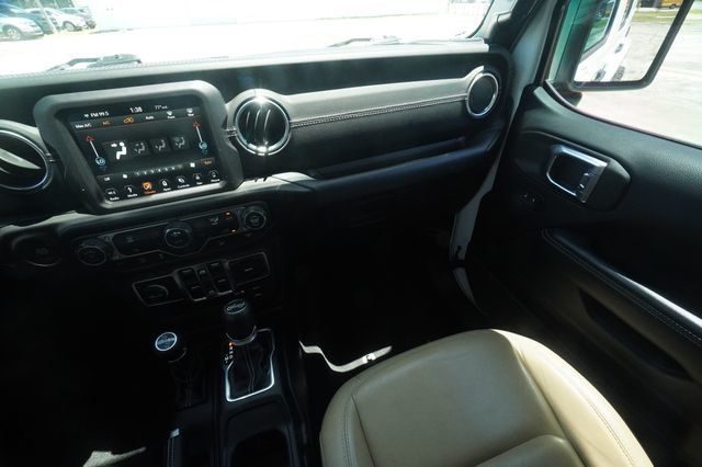 2018 Jeep Wrangler Unlimited Sahara 4x4 - 23033508 - 4