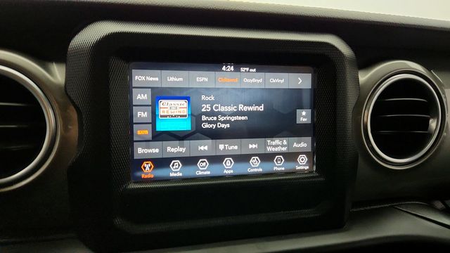 2018 Jeep Wrangler Unlimited Sahara 4x4 w/ Alpine Audio, Hardtop, 18'' Wheels & LED Lighting - 22950897 - 17