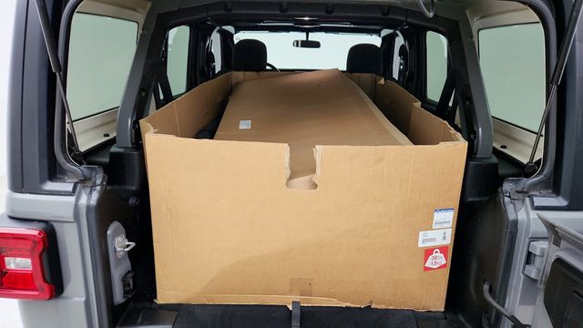 2018 Jeep Wrangler Unlimited Sahara 4x4 w/ Alpine Audio, Hardtop, 18'' Wheels & LED Lighting - 22950897 - 20