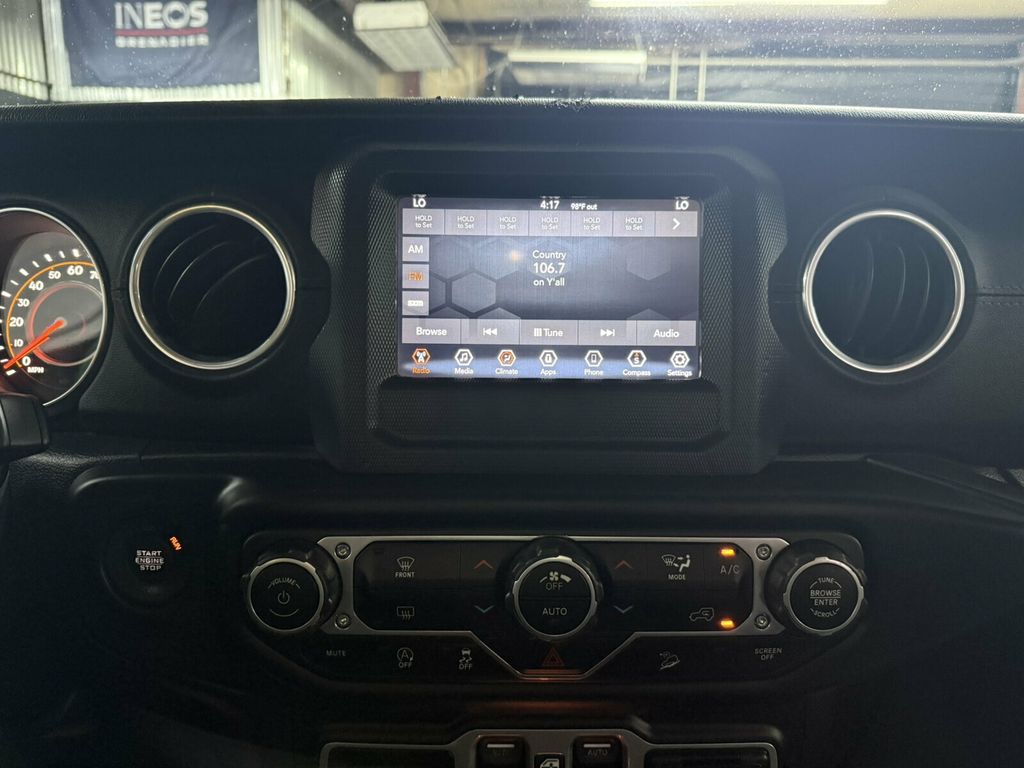 2018 Jeep Wrangler Unlimited Sahara Pkg/LeatherSeats/3" Fox Lift/XRC Front Bumper/Rear Camera - 23074407 - 12