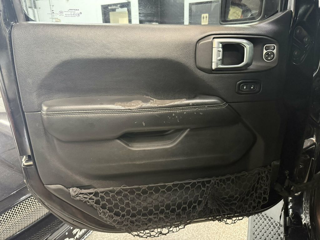2018 Jeep Wrangler Unlimited Sahara Pkg/LeatherSeats/3" Fox Lift/XRC Front Bumper/Rear Camera - 23074407 - 16