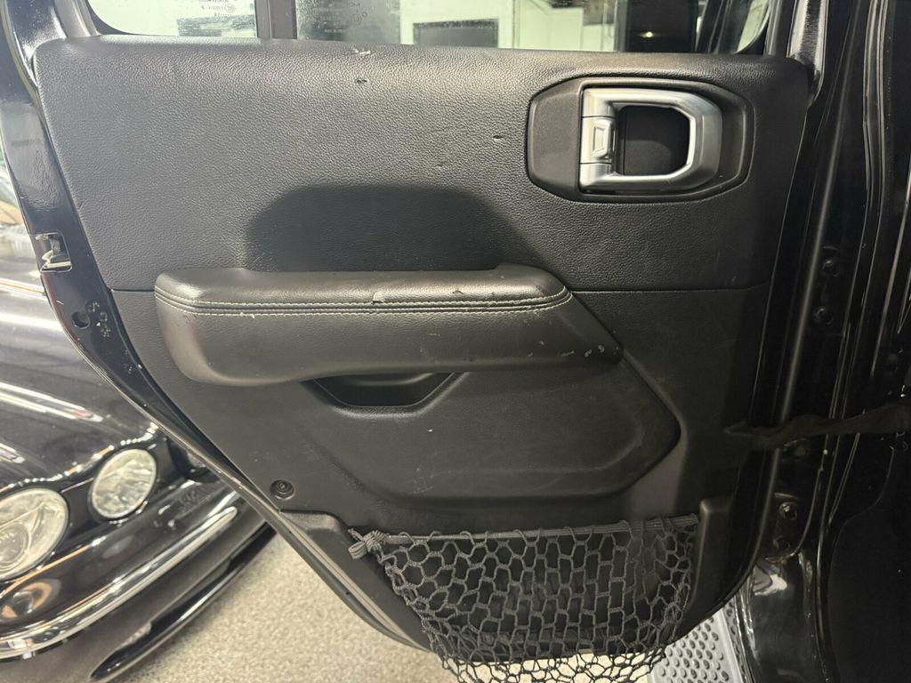 2018 Jeep Wrangler Unlimited Sahara Pkg/LeatherSeats/3" Fox Lift/XRC Front Bumper/Rear Camera - 23074407 - 19