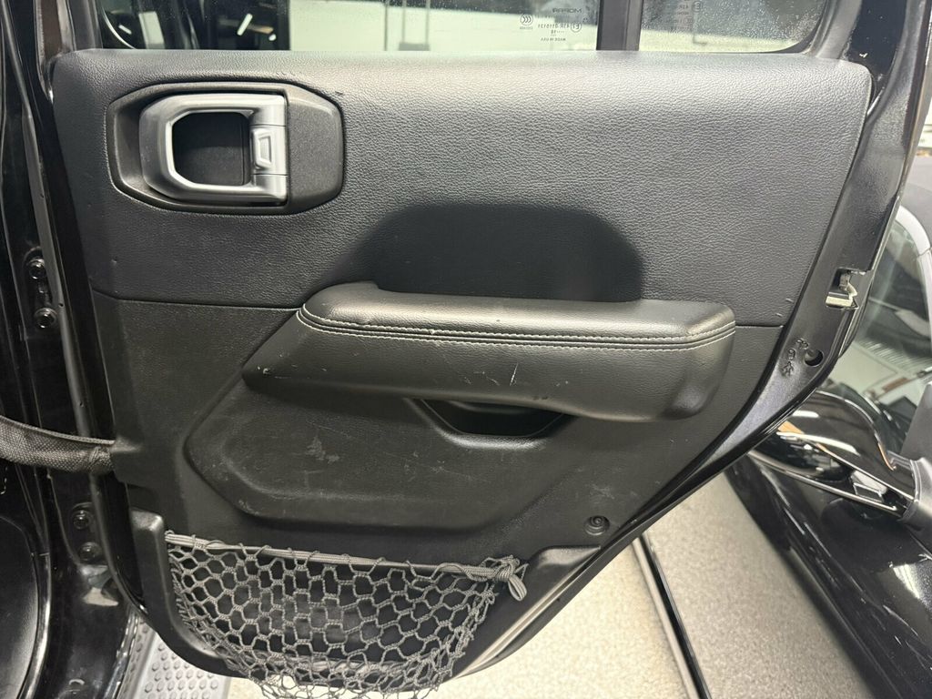 2018 Jeep Wrangler Unlimited Sahara Pkg/LeatherSeats/3" Fox Lift/XRC Front Bumper/Rear Camera - 23074407 - 23