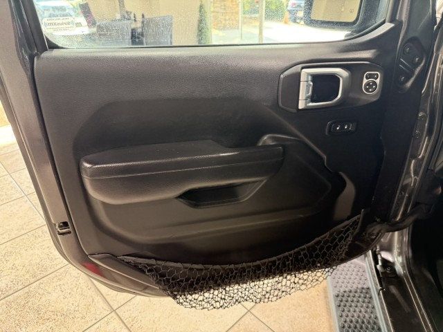 2018 Jeep Wrangler Unlimited Sport - 22990565 - 17