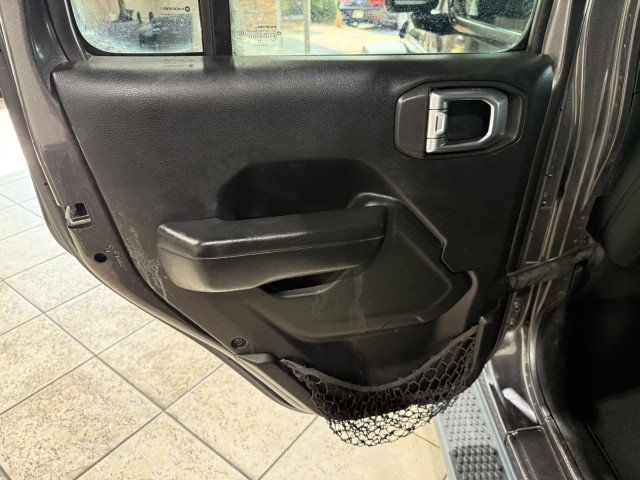 2018 Jeep Wrangler Unlimited Sport - 22990565 - 19