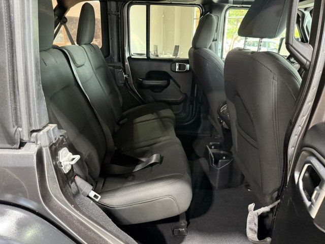 2018 Jeep Wrangler Unlimited Sport - 22990565 - 20