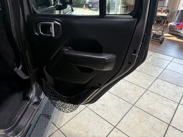 2018 Jeep Wrangler Unlimited Sport - 22990565 - 21