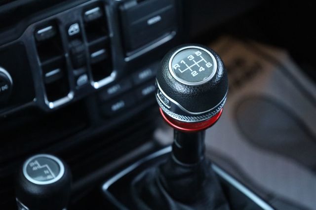 2018 Jeep Wrangler Unlimited Sport 4x4 - 22936128 - 38