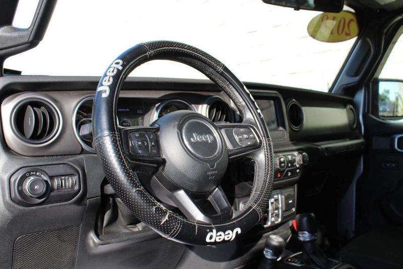 2018 Jeep Wrangler Unlimited Sport 4x4 4dr SUV (midyear release) - 22917083 - 9