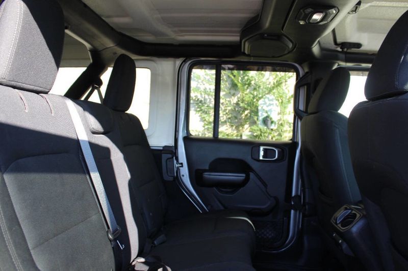 2018 Jeep Wrangler Unlimited Sport 4x4 4dr SUV (midyear release) - 22917083 - 13