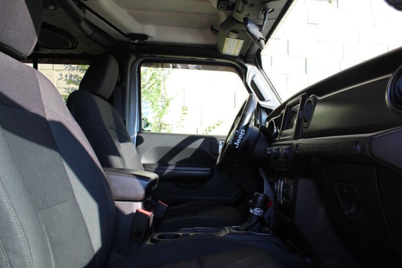 2018 Jeep Wrangler Unlimited Sport 4x4 4dr SUV (midyear release) - 22917083 - 15