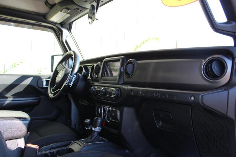 2018 Jeep Wrangler Unlimited Sport 4x4 4dr SUV (midyear release) - 22917083 - 16
