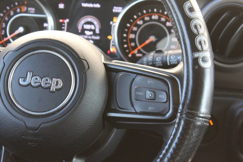 2018 Jeep Wrangler Unlimited Sport 4x4 4dr SUV (midyear release) - 22917083 - 23