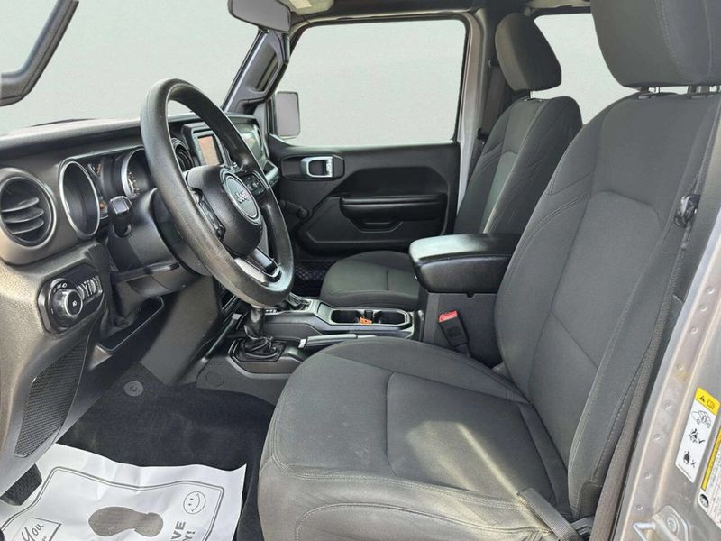 2018 Jeep Wrangler Unlimited Sport 4x4 4dr SUV (midyear release) - 23055256 - 10