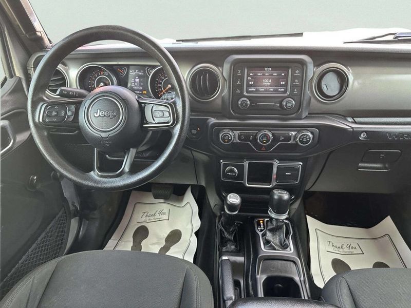 2018 Jeep Wrangler Unlimited Sport 4x4 4dr SUV (midyear release) - 23055256 - 23