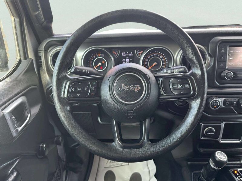 2018 Jeep Wrangler Unlimited Sport 4x4 4dr SUV (midyear release) - 23055256 - 25