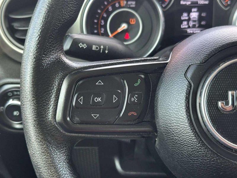 2018 Jeep Wrangler Unlimited Sport 4x4 4dr SUV (midyear release) - 23055256 - 30