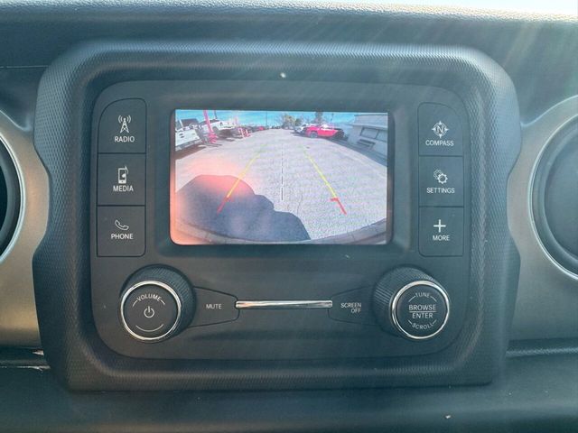 2018 Jeep Wrangler Unlimited Sport 4x4 4dr SUV (midyear release) - 22338705 - 19