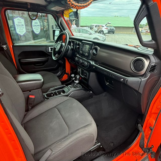 2018 Jeep Wrangler Unlimited SPORT 4X4 W/BLACK FREEDOM TOP 3-PIECE HARDTOP PANEL - 23019748 - 38