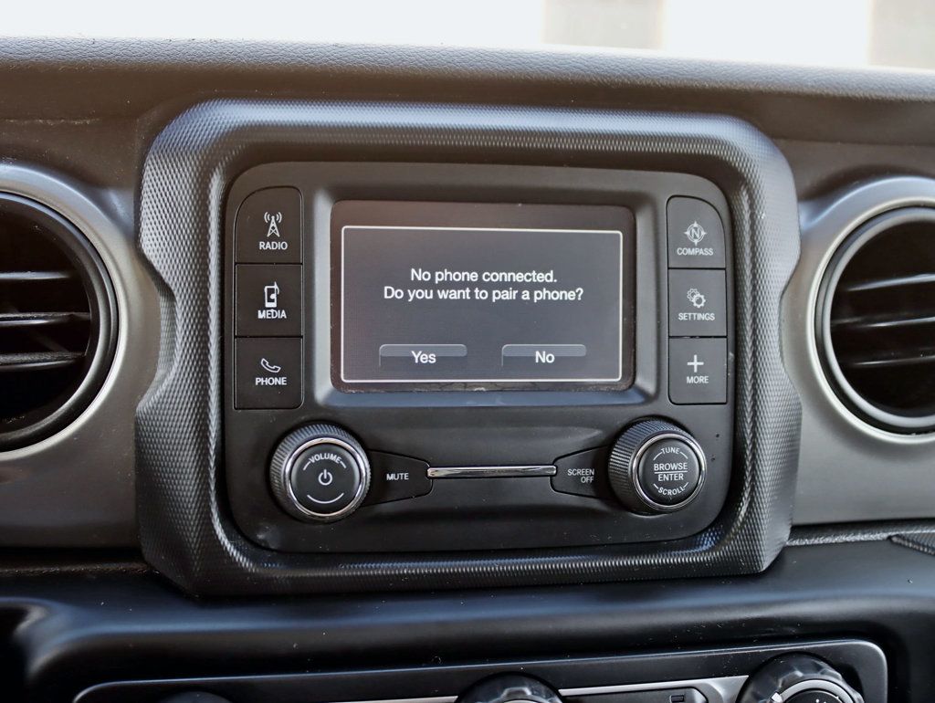 2018 Jeep Wrangler Unlimited Sport S 4x4 - 23062109 - 17