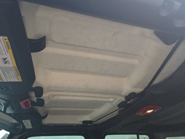 2018 Jeep Wrangler Unlimited Sport S 4x4 - 22987810 - 6