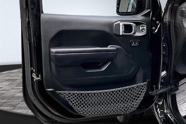 2018 Jeep Wrangler Unlimited Sport S 4x4 - 22946288 - 8