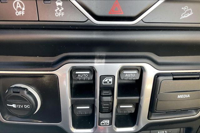 2018 Jeep Wrangler Unlimited Sport S 4x4 - 23010781 - 32