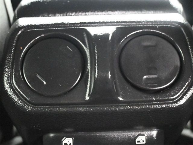 2018 Jeep Wrangler Unlimited Sport S 4x4 - 22991351 - 10