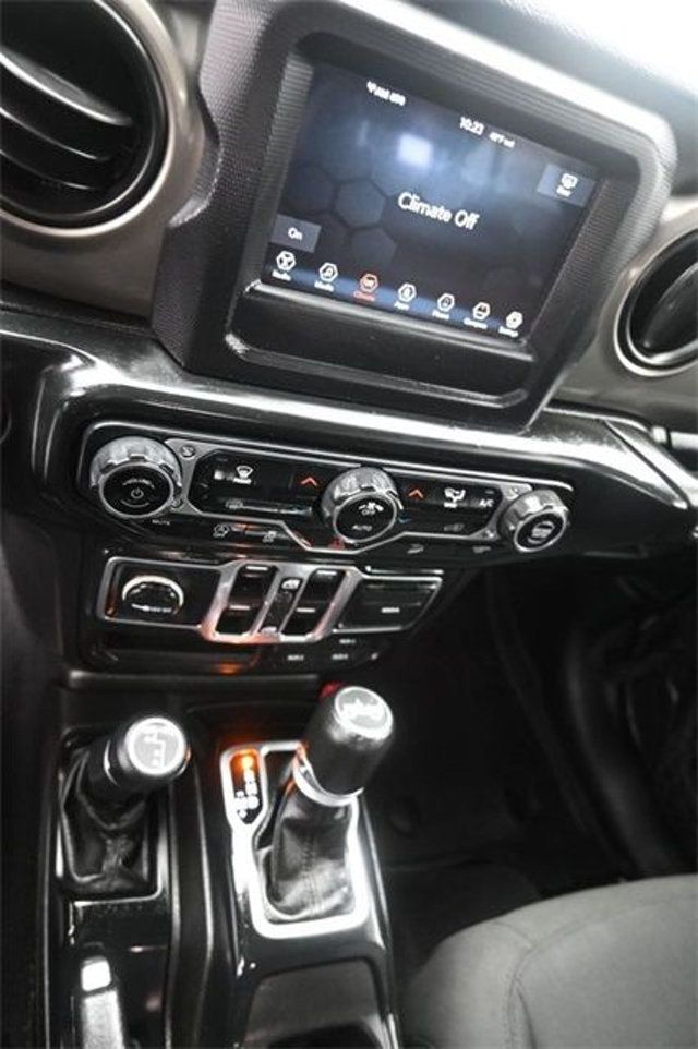 2018 Jeep Wrangler Unlimited Sport S 4x4 - 22991351 - 18