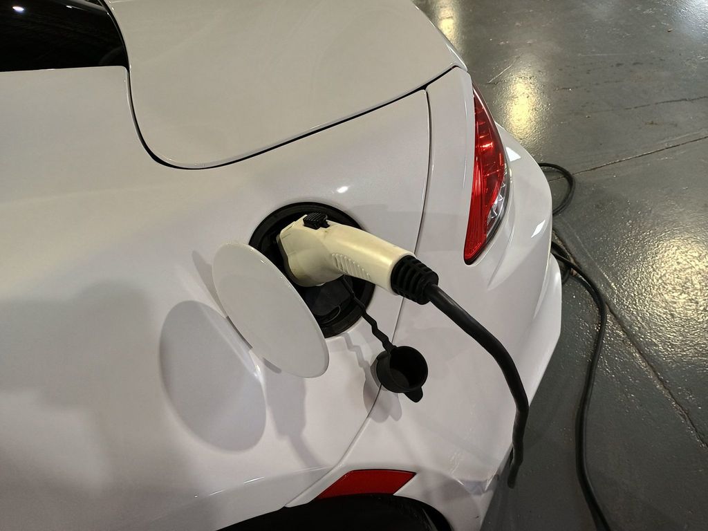 2018 Karma Revero Sedan Clean Carfax Plug-In Hybrid - 23074937 - 54
