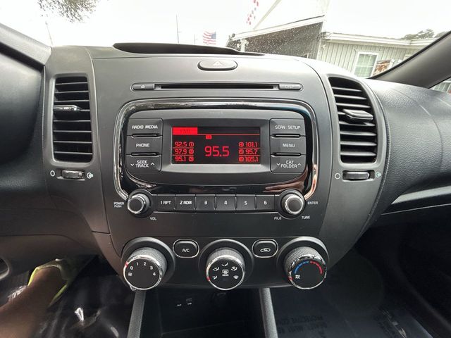 2018 Kia Forte LX Manual - 22997726 - 16