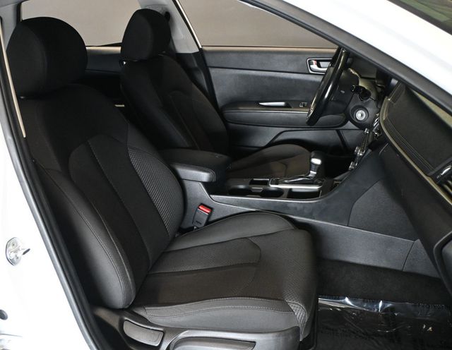 2018 Kia Optima LX - 23072691 - 17