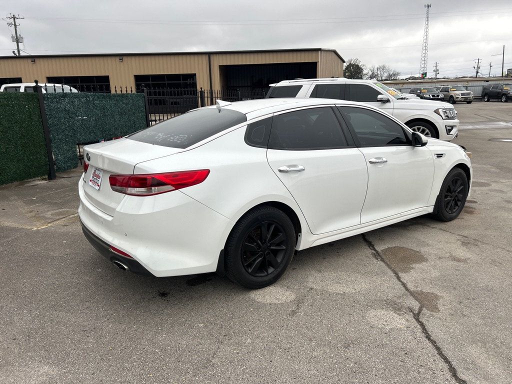 2018 Kia Optima LX photo 3