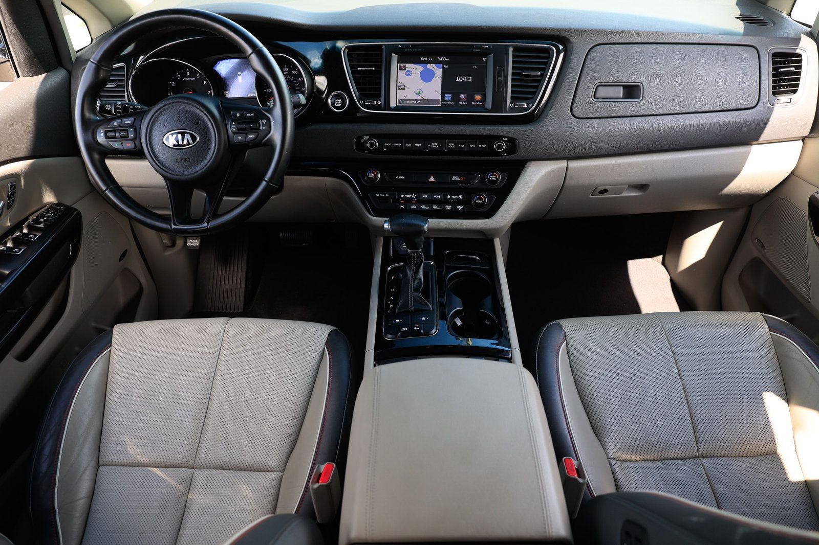 2018 Kia Sedona EX photo 2