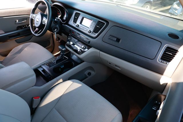 2018 Kia Sedona L FWD - 22946763 - 17