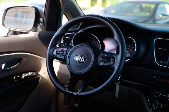 2018 Kia Sedona L FWD - 22946763 - 30